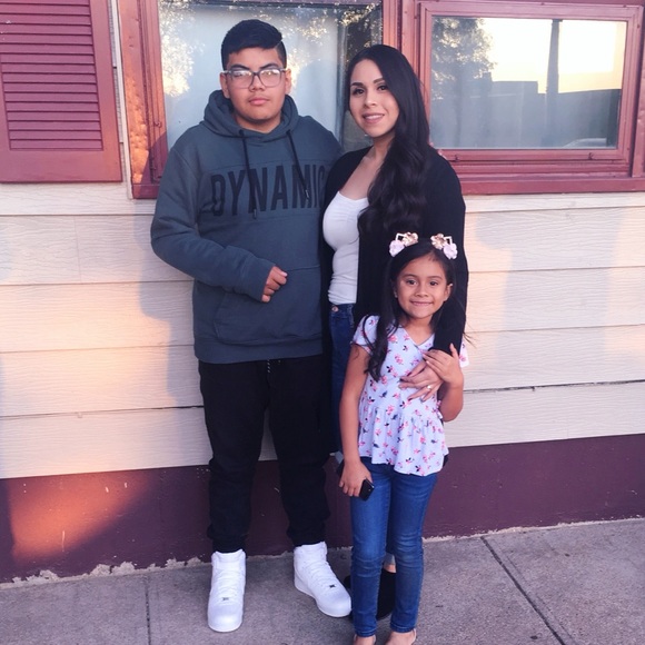 Meet your Posher, Cindy - Picture 2 of 3